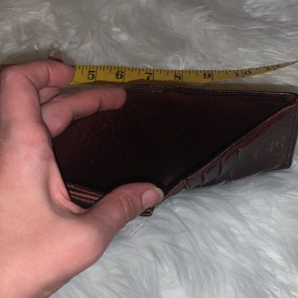 Authentic Louis Vuitton bifold taiga wallet - Picture 11 of 11